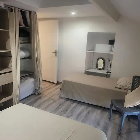 De La Flachere فيلة